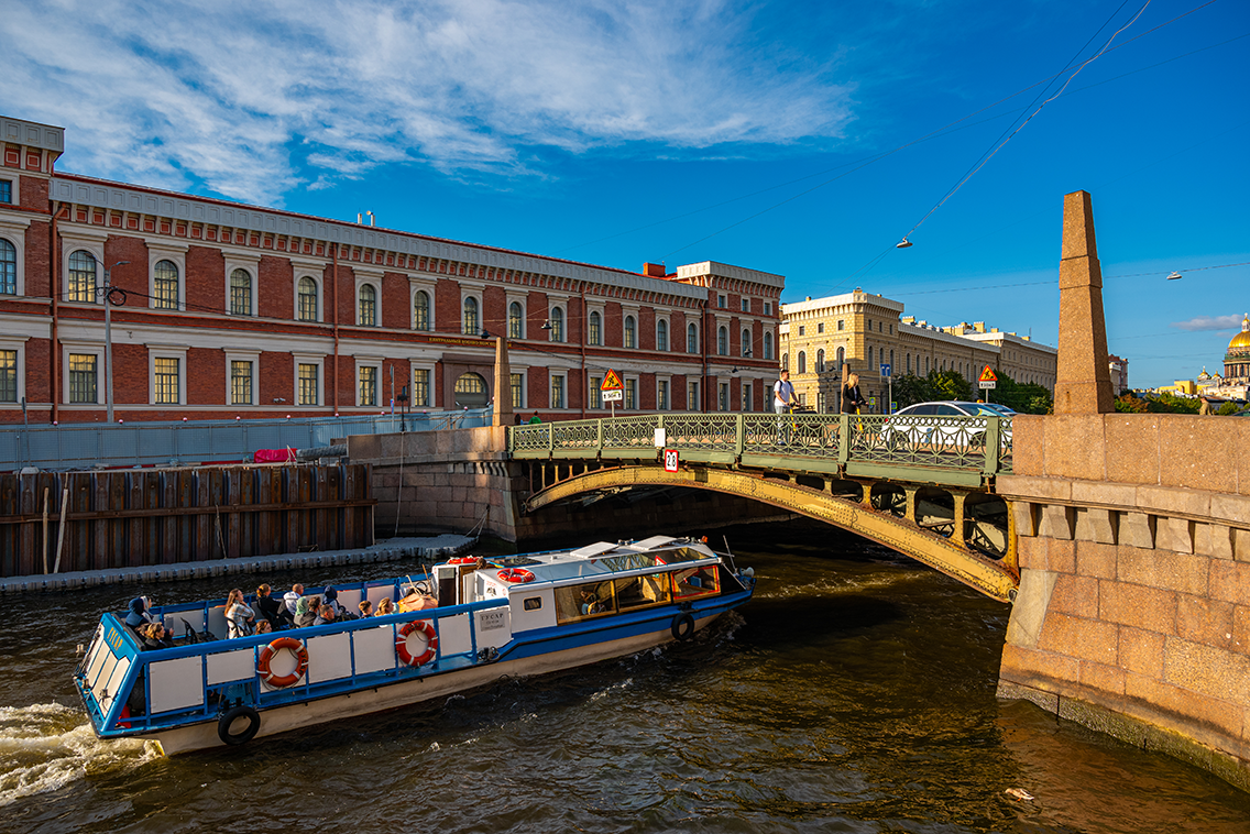 The Kissing Bridge | Potseluev Most