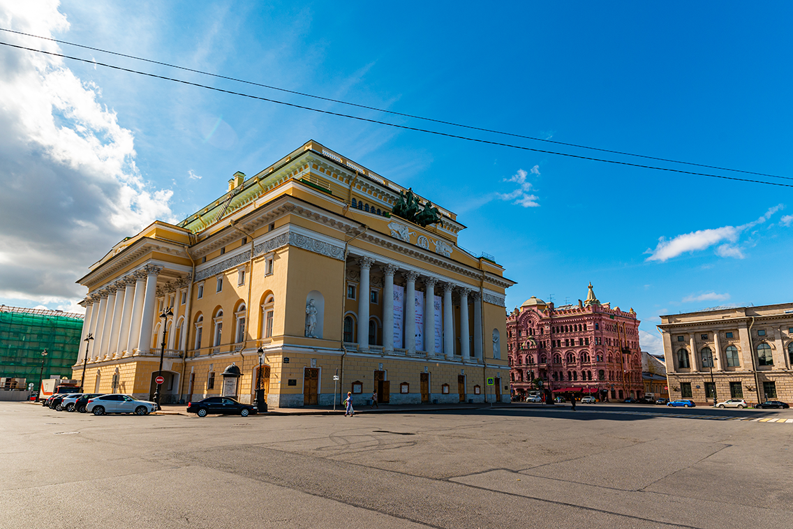 Ostrovskogo Square 