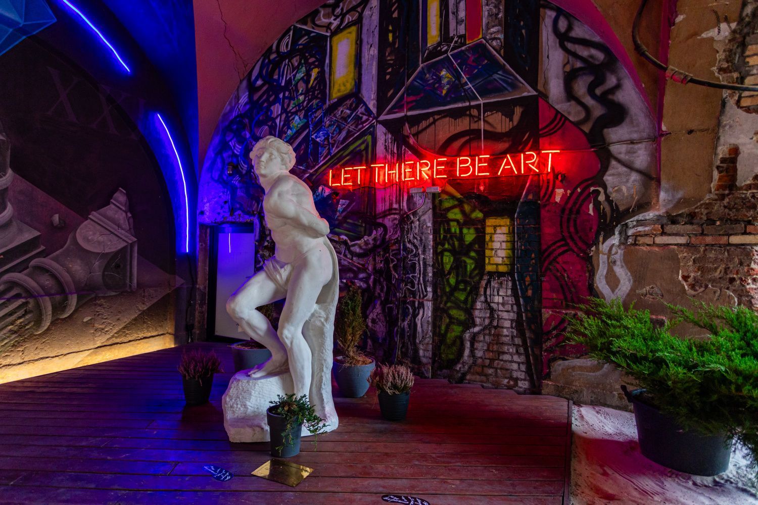 Современное российское кино в старинном особняке Петербурга