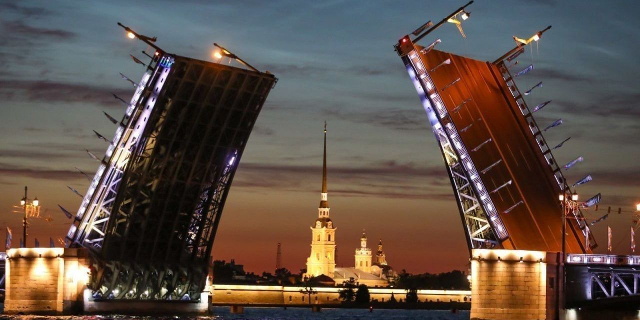 В честь Всемирного дня туризма и 25-летия Городского туристско-информационного бюро запоют мосты