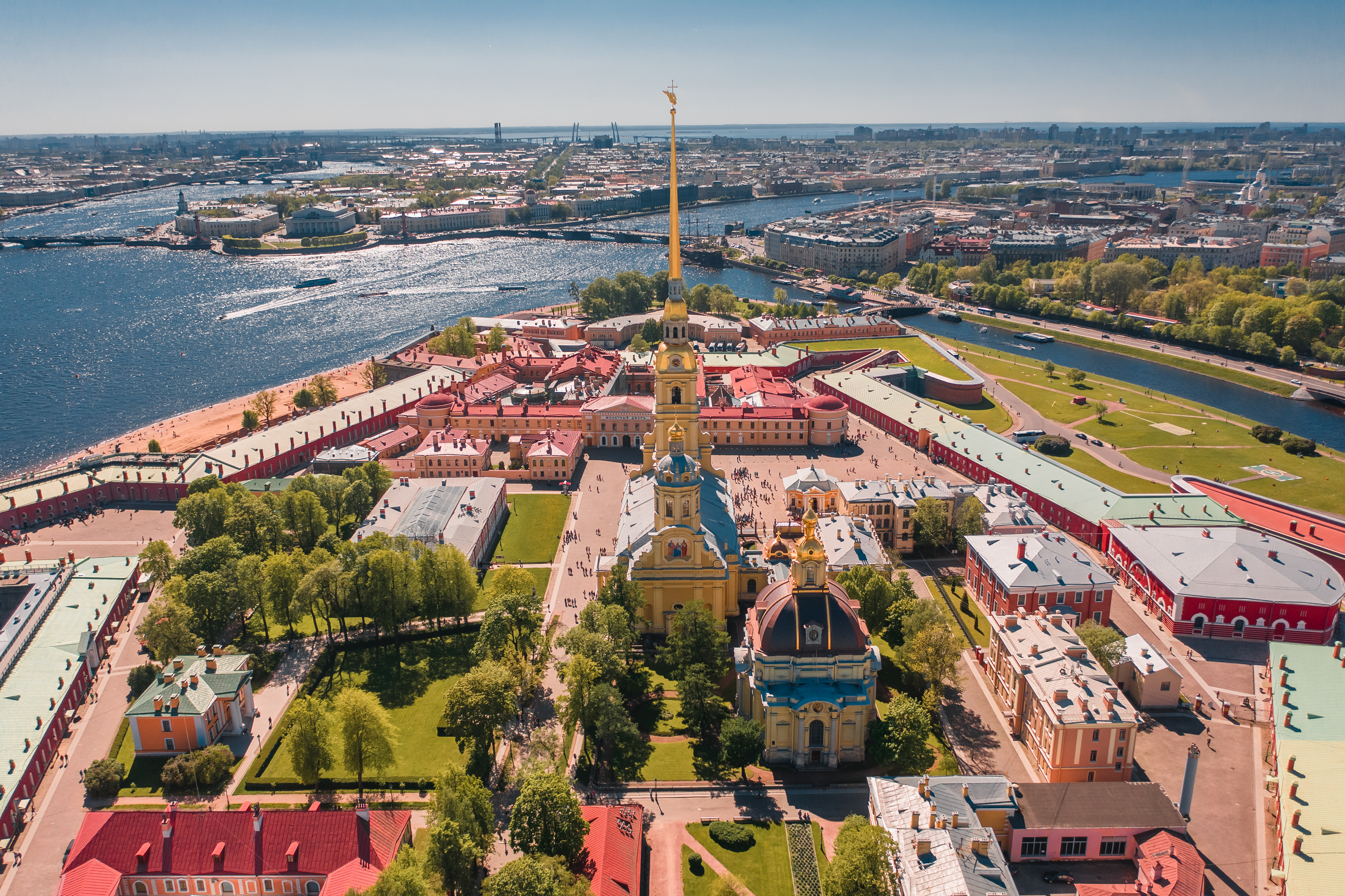 6 сентября – День возвращения Ленинграду его исторического названия Санкт-Петербург