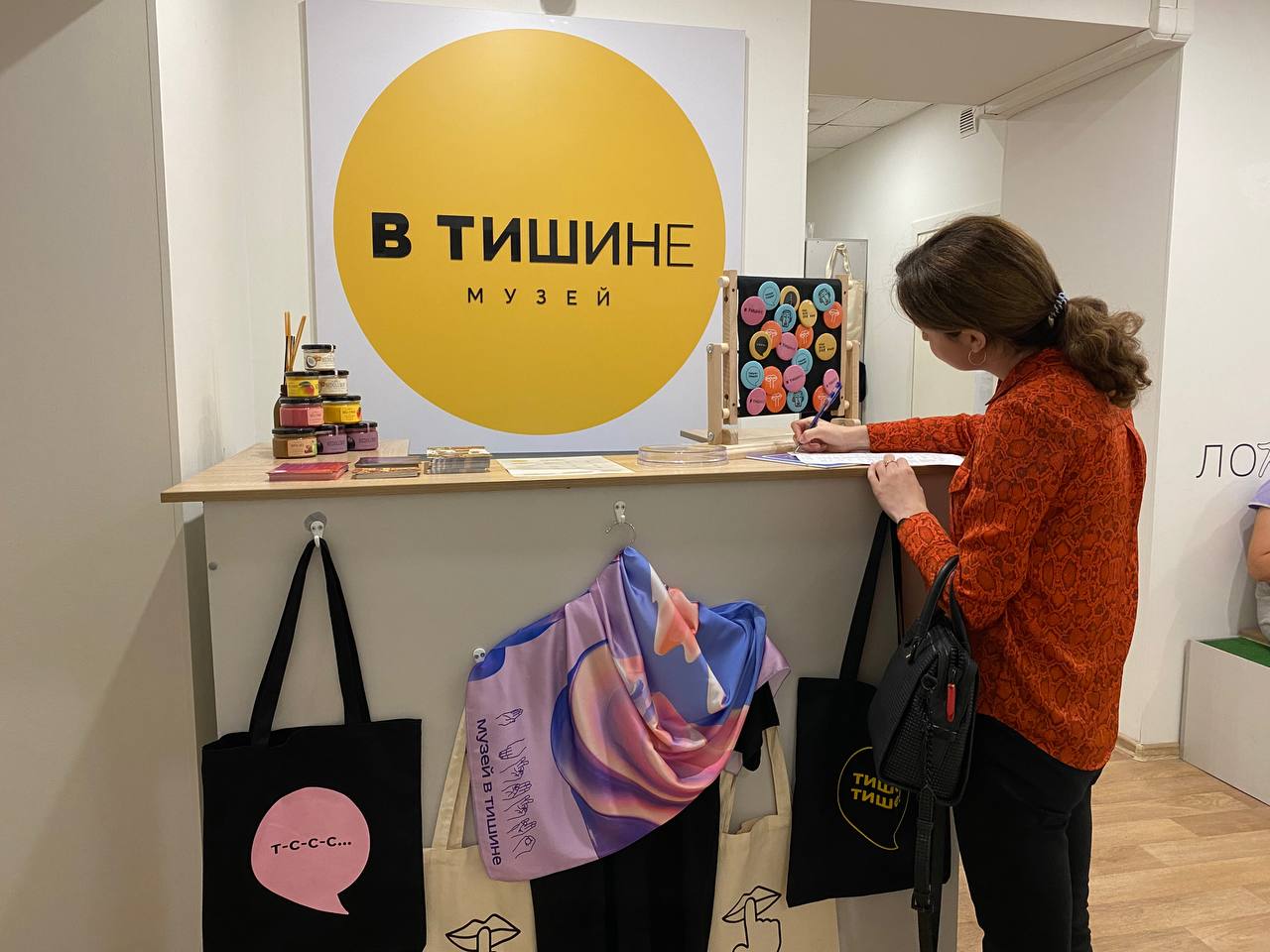 Тишина окрыляет: петербургские туроператоры познакомились с интерактивным музеем, у которого важная социальная миссия