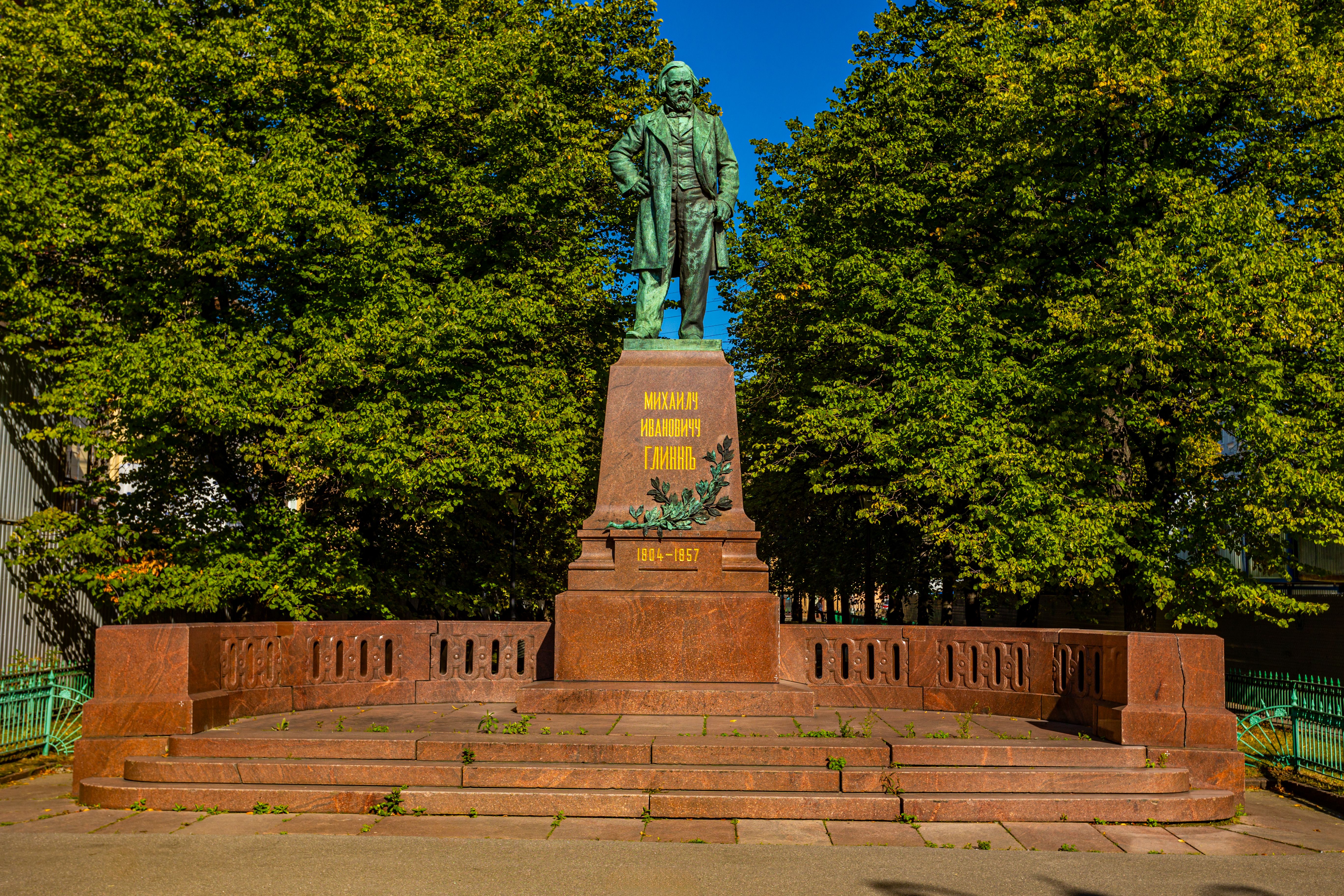 Monument to Mikhail Ivanovich Glinka on Theatralnaya Square