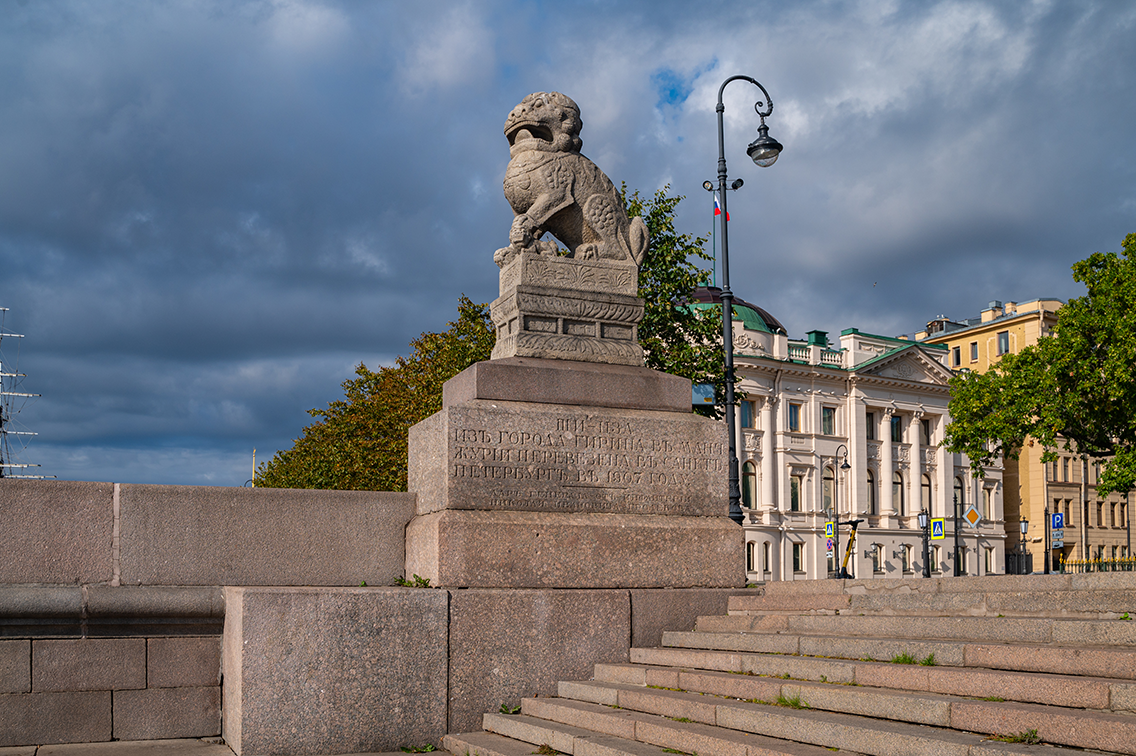 Chi Tza Lions on Petrovskaya embankment