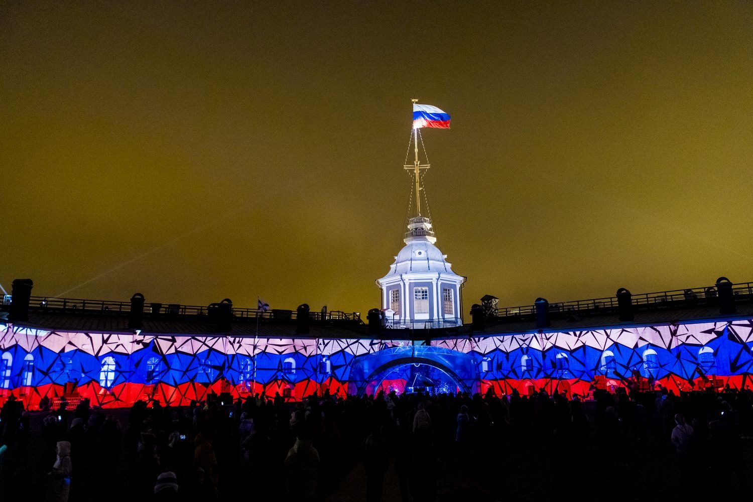 Фестиваль «Чудо света»: Петропавловская крепость в объятиях цифрового искусства