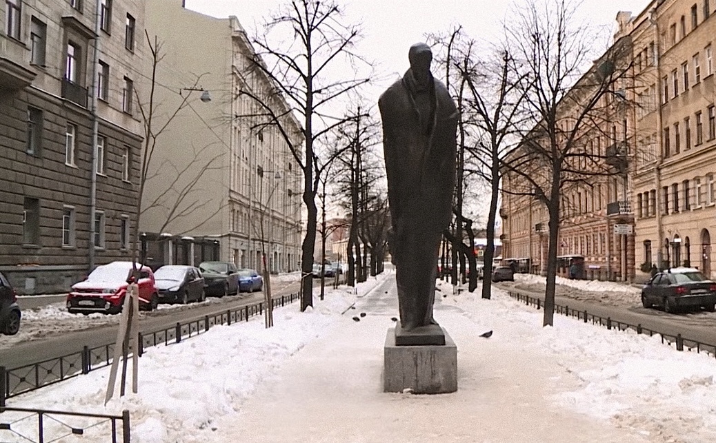 A monument to Alexander Blok has been unveiled on Dekabristov Street