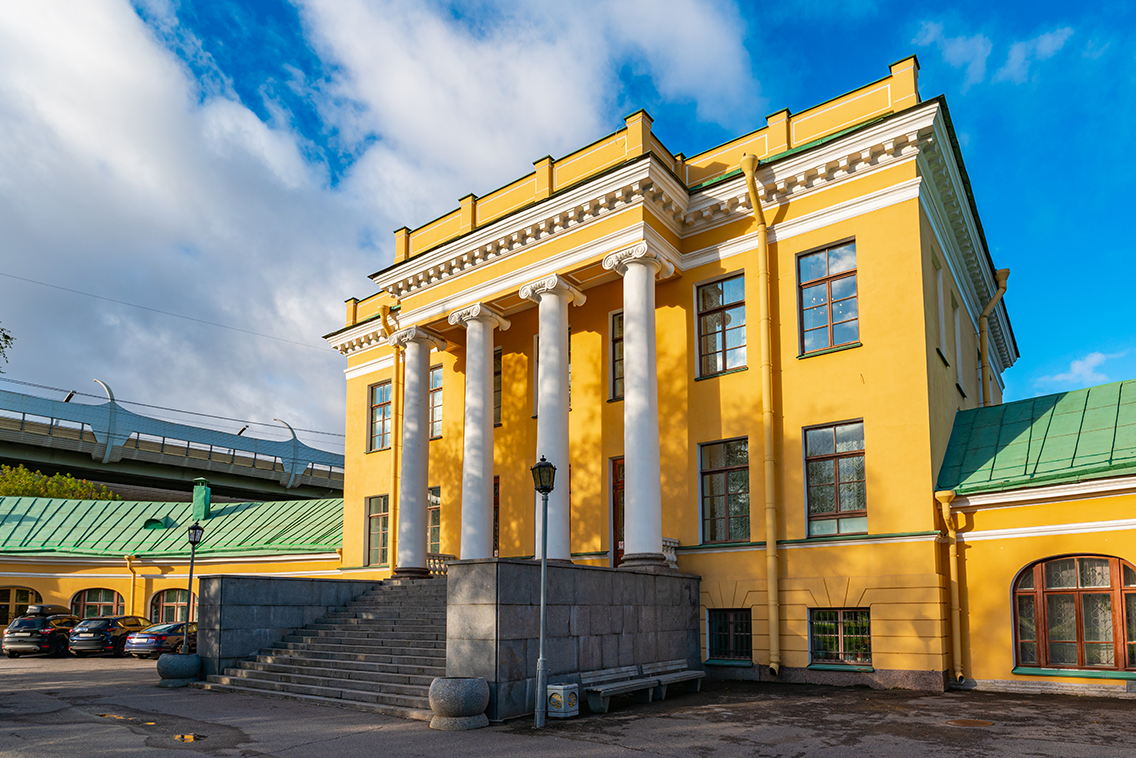 Narvskaya gate