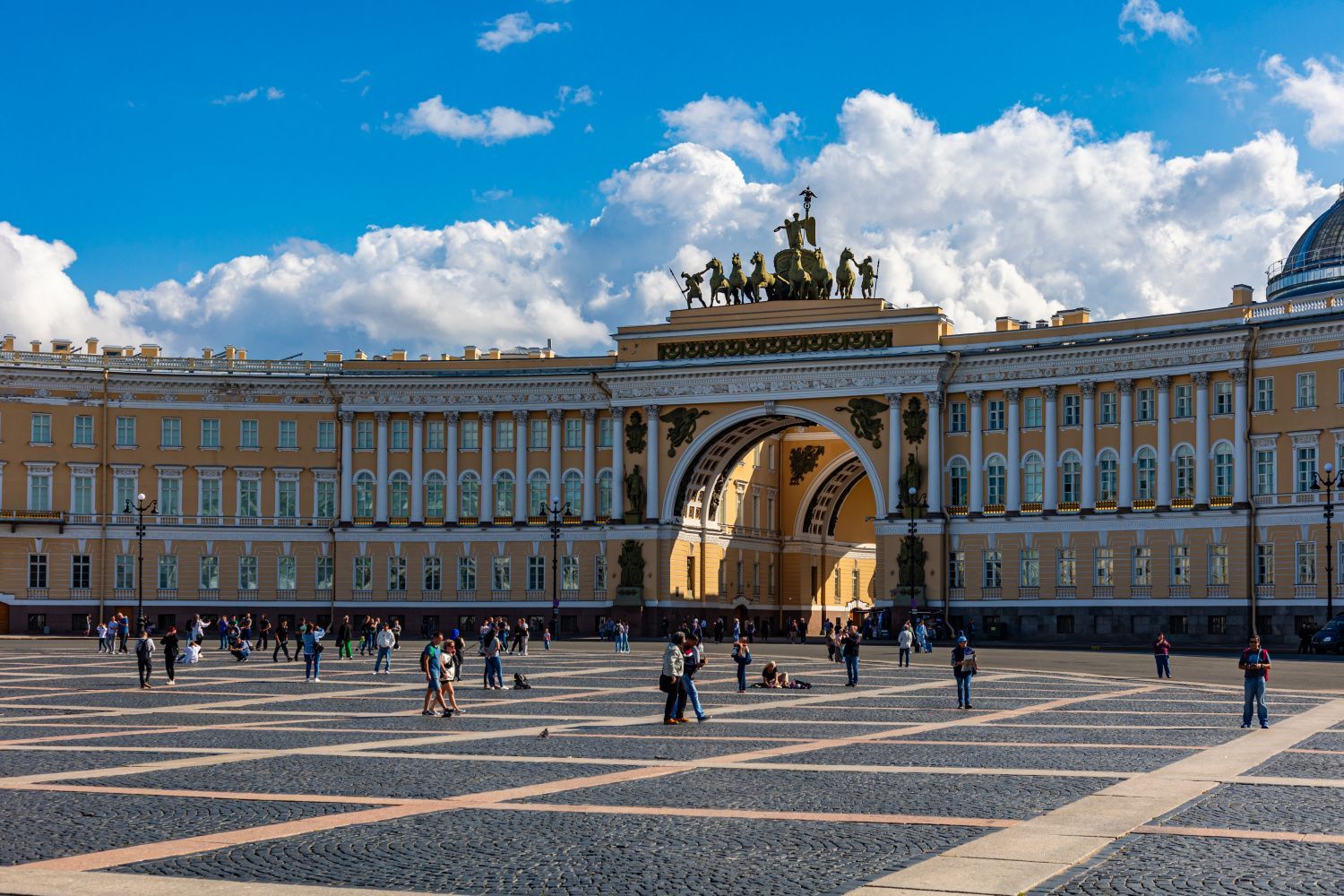 Май в Санкт-Петербурге: чем заняться в первые весенние праздники