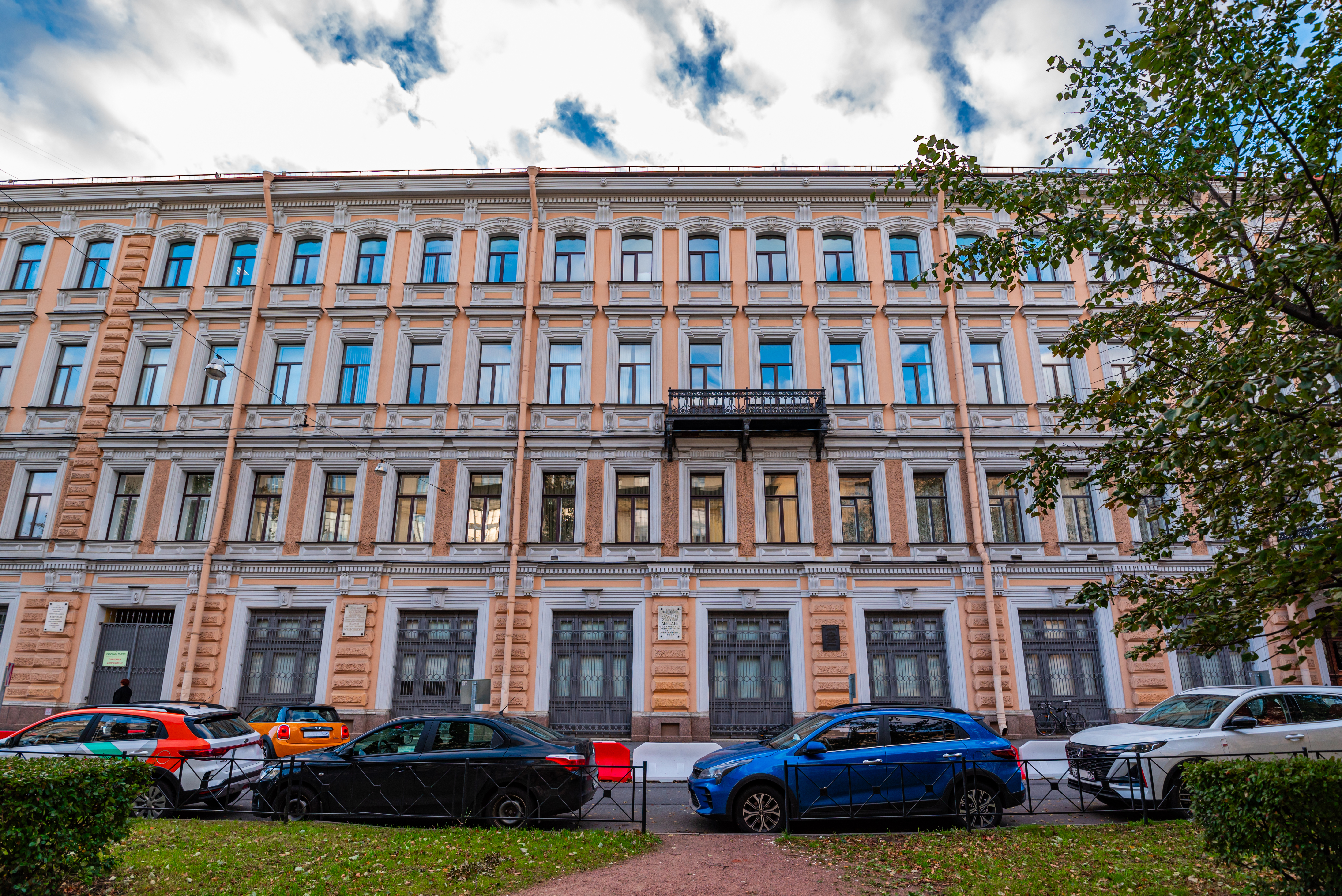 Eliseevs' guest house on Vasilievsky Island