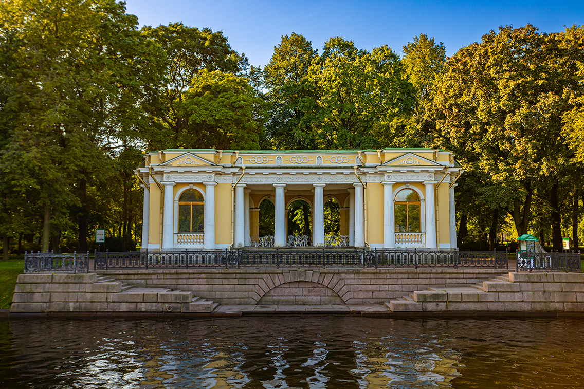 Rossi's Pavilion in Mikhailovsky Sad