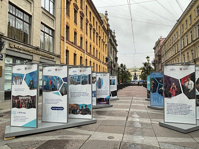 Уличная выставка «Многогранный Петербург»