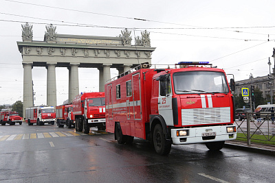Уличный праздник «День открытых дверей пожарной охраны Московского района»