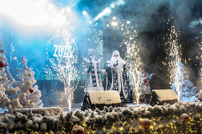 Театрализованный семейный праздник «Волшебный Новый год». Торжественная церемония зажжения огней на главной ёлке Кронштадта