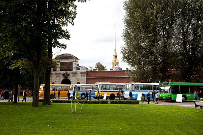 Общегородской праздник «100 лет Петербургскому автобусу»